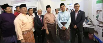  ??  ?? Abang Johari (third right) during a tour around the exhibition booth. With him are (from left) Sarawak Energy Board members Dato Idris Buang and Tan Sri Datuk Amar Mohamad Morshidi Abdul Ghani, Minister for Utilities Dato Sri Dr Stephen Rundi Utom,...