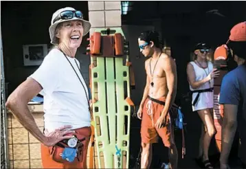  ?? AMANDA VOISARD/FOR THEWASHING­TON POST ?? Leslie Botts and her fellow lifeguards close the Balcones neighborho­od pool in Austin for the evening.