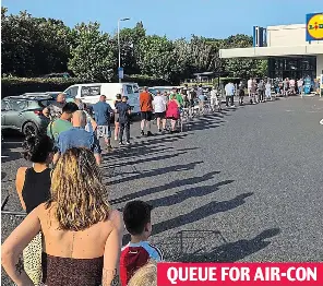  ?? ?? sold out of air-conditioni­ng units and ice cream as Britons battled the heatwave, with some even putting tin foil in their windows in an effort to keep homes cool
QUEUE FOR AIR-CON