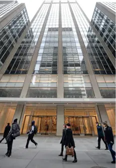  ??  ?? Largely thanks to a lobby renovation, rents at 1290 Avenue of the Americas have hit new highs.