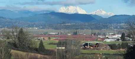  ?? NICK PROCAYLO/ POSTMEDIA NEWS ?? BELOW: Slow down to truly appreciate the scenic wonders of the Fraser Valley in British Columbia.