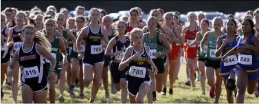  ?? RANDY MEYERS — FOR THE MORNING JOURNAL ?? The girls race commences Aug. 23during the Keystone Icebreaker.