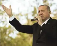  ??  ?? President Recep Tayyip Erdogan talte til sine tilhengere i Bayburt nordøst i Tyrkia fredag.