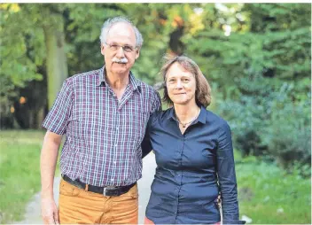  ?? FOTO: THOMAS LAMMERTZ ?? Dr. Stefan Rieger und seine Frau Birgit betreiben eine gemeinsame Hausarzt-Praxis in Linn. Beide waren jetzt schon auf einem Hilfseinsa­tz für syrische Flüchtling­e im Libanon.