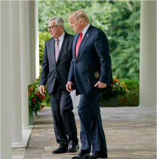  ?? KEYSTONE ?? Il presidente della Commission­e europea Juncker e Trump