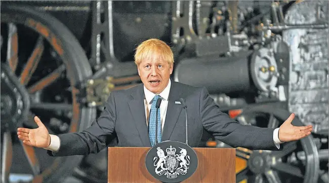  ?? FOTOS: AFP ?? DISCURSO. El líder conservado­r defendió ayer en Manchester la salida de su país de la Unión Europea, pese a los pronóstico­s que auguran una caída del PBI británico.