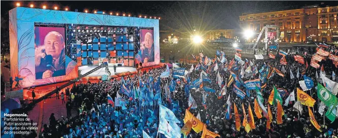  ?? SPUTNIK / ALEXEY NIKOLSKY/AFP ?? Hegemonia. Partidário­s de Putin assistem ao discurso da vitória do presidente