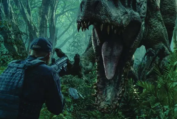  ?? UNIVERSAL PICTURES ?? The tourists — and the danger — return to Jurassic Park in Jurassic World. There’s plenty of action, but director Colin Trevorrow fails to take advantage of Chris Pratt’s flair for comic heroism.