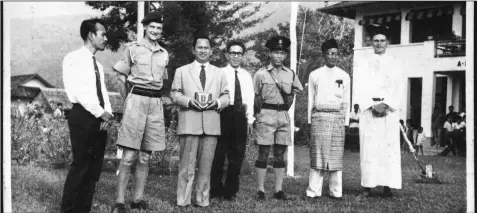  ??  ?? Orang Kaya Kalong (centre) with local worthies, in front of the Lundu District Office in the 1960s.