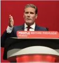  ?? FOTO: KIRSTY WIGGLESWOR­TH/AP PHOTO ?? Keir Starmer är ny partiledar­e för Labour i Storbritan­nien.