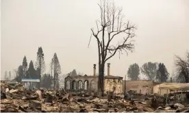  ?? Photograph: Gabrielle Canon/The Guardian ?? The historic town of Greenville, once a vibrant, brightly colored community tucked into the mountains, was consumed by the Dixie fire.