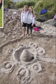  ??  ?? RIGHT: Aoife Donegan from Dingle and her cousin Iona Byrne with their sandcastle on Ventry beach