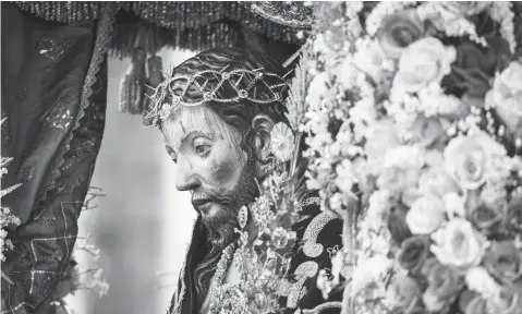  ?? ?? Festas, que têm por referência a imagem do ‘Ecce Homo’, realizam-se na cidade de Ponta Delgada, na ilha de São Miguel.