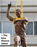  ?? ?? > The Alan Shearer statue