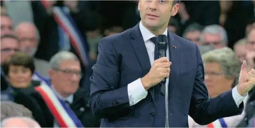  ?? ?? Au cours du Grand débat national, le président de la République Emmanuel Macron s’est longuement exprimé, à de nombreuses reprises. Ici devant des maires, à Grand
Bourgthero­ulde. (Crédits : Isa Harsin / SIPA)