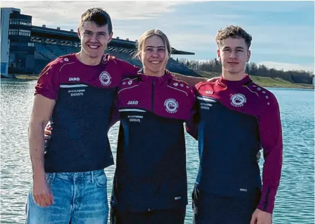  ?? Foto: Monika Sandner ?? Bringen sich für die anstehende Regatta-Saison in Schwung: (Von links) Vincent Hoiß, Rebecca Hirsch und David Müller vom Donau-Ruderclub Neuburg.