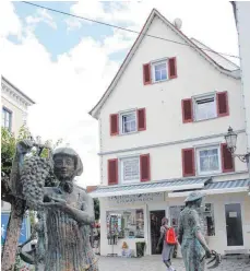  ??  ?? Ende Juli schließt die Stadtbuchh­andlung. Das Gebäude an der Schwabstra­ße wurde verkauft.