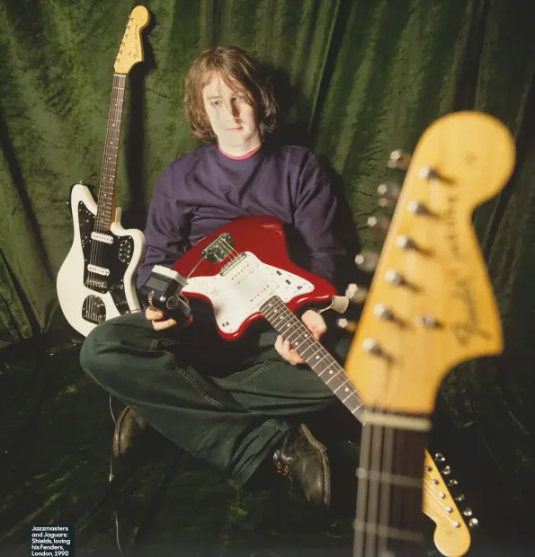  ??  ?? Jazzmaster­s and Jaguars: shields, loving his Fenders, london, 1990