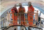  ?? HS2 ?? HS2 chief executive Mark Thurston pushes the button to start tunnel boring machine Dorothy.