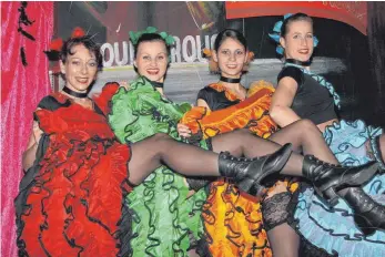  ?? FOTO: SIEGFRIED HEISS ?? Die bunten Cancan-Kostüme hat Jenny Koch selbst genäht.