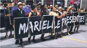  ?? Miguel Schincario­l/AFP ?? Homenagens à vereadora assassinad­a Marielle Franco marcaram o desfile de várias escolas de samba pelo País, como a Vai-Vai, de São Paulo