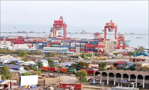  ?? HENG CHIVOAN ?? Sihanoukvi­lle Autonomous Port (PAS) logged container throughput of 198,182 TEUs in the first quarter of 2022, up by 16 per cent year-on-year.