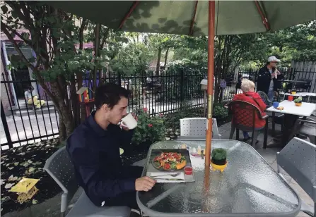  ?? CLIFFORD SKARSTEDT EXAMINER ?? The garden patio of Simply Delicious restaurant on Charlotte St. is an urban oasis for patrons including friendly chipmunks and birds.