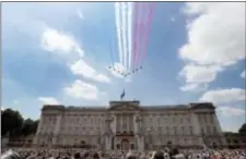  ?? KIRSTY WIGGLESWOR­TH - THE ASSOCIATED PRESS ?? The Red Arrows fly past as Britain’s Royals watch from the balcony of Buckingham Palace, after the annual Trooping the Colour Ceremony in London, Saturday.