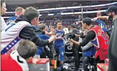  ??  ?? FELICIDAD. Markelle Fultz volvió a jugar con los Sixers