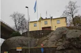  ?? ARKIVFOTO: TORMOD FLEM VEGGE ?? Mandag morgen ble det hengt opp et hakekors-flagg i flaggstang­a utenfor Stiftelsen Arkivet i Kristiansa­nd. Politiet fjernet flagg, plakater og bannere flere steder i byen før Faedreland­svennen fikk dokumenter­t det.