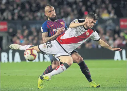  ?? FOTO: PEP MORATA ?? Arturo Vidal hizo una gran labor frente al Rayo Vallecano y los números confirmaro­n su excelente actuación en el Camp Nou