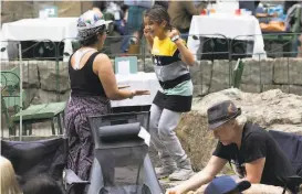  ?? Paul Kuroda / Special to The Chronicle ?? Nieves Zimmerman and daughter Cadence Fischer Zimmerman await the start of this year’s first Stern Grove Festival performanc­e on June 20.