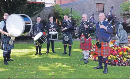  ?? 25_c37mokband­19 ?? The playing members about to launch into the song were from left: Tommy Blue, Ian Campbell, Jimmy McGeachy, Ian McKerral, John McGeachy and John Brown.