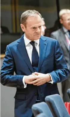  ?? Foto: Stephane de Sakutin, afp ?? Donald Tusk wurde als EU Ratspräsid­ent im Amt bestätigt – ausgerechn­et seine ei genen Landsleute hatten das verhindern wollen.