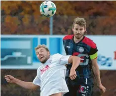  ?? Archivfoto: Julian Leitenstor­fer ?? Kommt der EX‰Kapitän David Anzenhofer (rechts) zum Bayernligi­sten TSV Landsberg zurück? Unmöglich scheint es nicht.