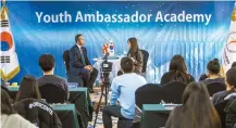  ?? British Embassy ?? Deputy Head of Mission Nik Mehta at the British Embassy in Korea speaks with a participan­t at the “2019 Youth Ambassador Camp” on Jan. 11.