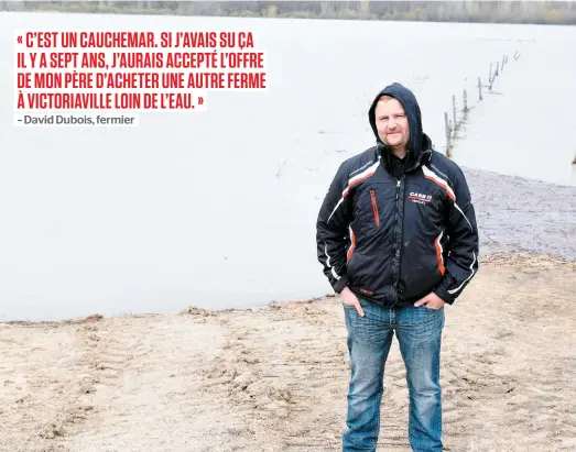  ??  ?? David Dubois n’aurait jamais acheté une ferme à cet endroit s’il avait su que l’eau transforme­rait son travail en cauchemar.