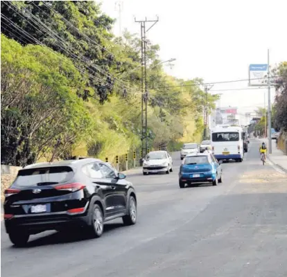  ?? RAFAEL MURILLO ?? La ampliación de tramos como el de Tibás-Santo Domingo forman parte de las mejoras que promete realizar el MOPT para agilizar el tránsito, con base en un decreto del presidente de la República.