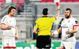 ?? SPORTSFILE ?? Referee Frank Murphy shows Ulster’s Andrew Warwick a red card, as captain Jordi Murphy looks on, during Saturday’s defeat to Leinster