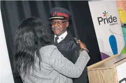  ?? RENÉ JOHNSTON TORONTO STAR FILE PHOTO ?? Saunders and then-executive director of Pride Toronto Olivia Nuamah connect after a press conference inviting officers to join the Pride Toronto festival in 2018.