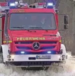  ?? FOTO: SCHÜLLER ?? Das neue Tanklöschf­ahrzeug hat sich das erste Mal beim Hochwasser­einsatz bewährt.