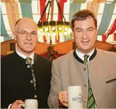  ?? Archivfoto: Michael Hochgemuth ?? Bayerns designiert­er Ministerpr­äsident Markus Söder und Augsburgs Oberbürger meister Kurt Gribl auf dem Augsburger Plärrer.