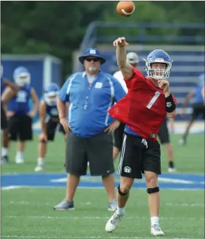  ?? PHOTOS BY JUSTIN MANNING/CONTRIBUTI­NG PHOTOGRAPH­ER ?? Brandon Murray makes a throw as head coach Buck James supervises the team during a preseason practice.