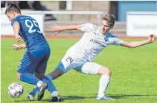  ?? FOTO: GÜNTER KRAM ?? Fabian Reiß (rechts) verlässt den VfB Friedrichs­hafen wieder.