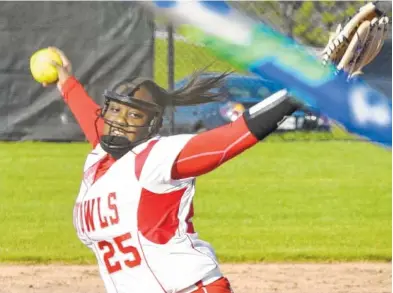  ?? STAFF PHOTOS BY TIM BARBER ?? Ooltewah’s Kayla Boseman winds to throw in the second inning on her way to a five-inning no-hitter against Soddy-Daisy on Tuesday at Soddy-Daisy High School. Ooltewah won 10-0.