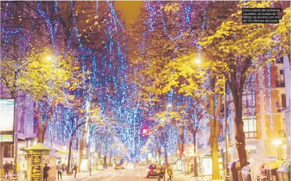  ??  ?? Como parte del ambiente navideño, la ciudad de Bilbao se ilumina con más de 1.5 millones de luces.