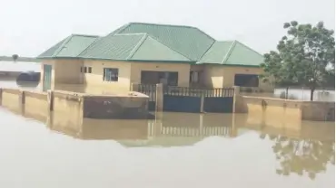  ??  ?? A flooded building