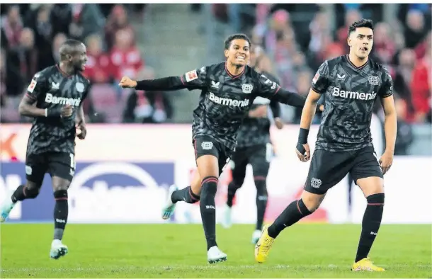  ?? FOTO: ROLF VENNENBERN­D/DPA ?? Nadiem Amiri (r.) brachte Leverkusen mit seinem Tor zum 1:1 gegen Köln zurück ins Spiel.