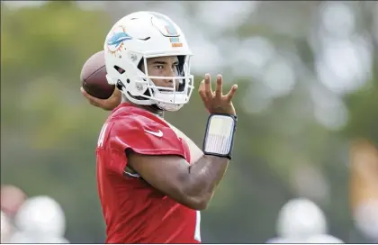  ?? Miami Herald via AP file photo ?? Miami quarterbac­k Tua Tagovailoa sets up to pass during a practice Monday. Tagovailoa and the Dolphins open the season at home against Mac Jones — Tagovailoa’s former teammate at Alabama — and the New England Patriots. Tagovailoa is 3-0 in his first three starts against the Pats.