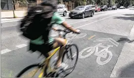  ?? RODOLFO GONZALEZ / AMERICAN-STATESMAN ?? A bicyclist commutes along Rio Grande Street in Austin using a dedicated bike lane on Thursday. Only one traditiona­l road constructi­on project made the top 10 in the unscientif­ic MobilityAT­X survey results aired Thursday.